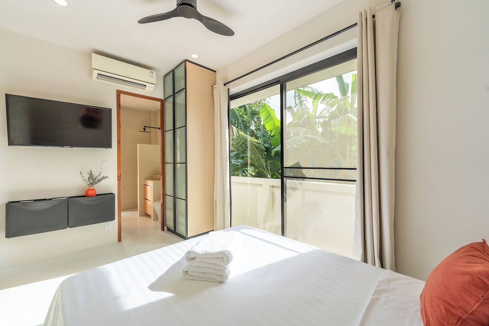 Stylish Rooftop Pool Villa Sea View V211