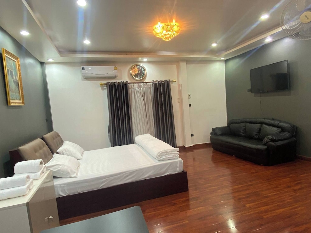 Beautiful 2 Story Newly Renovated Bungalow House