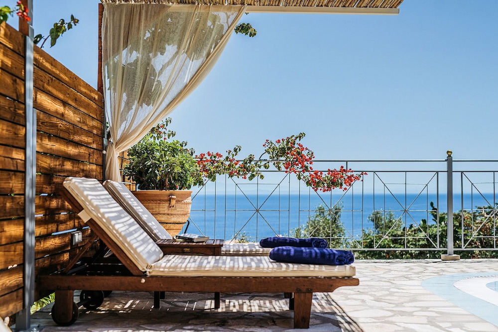 Emerald Villas & Suites