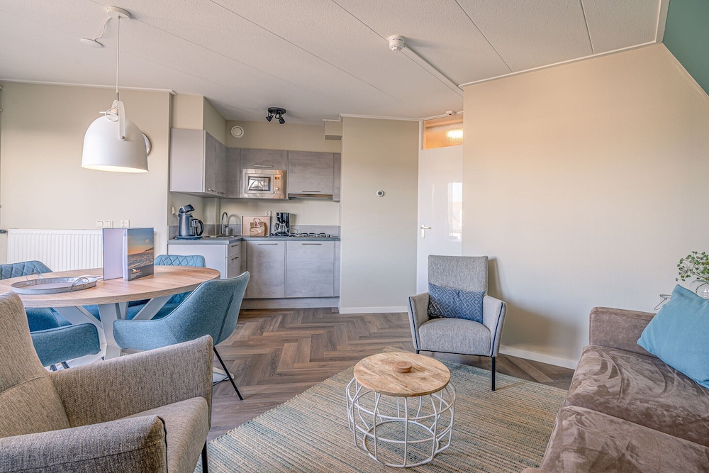 Nice Pet-friendly Apartment Near the Center of De Koog