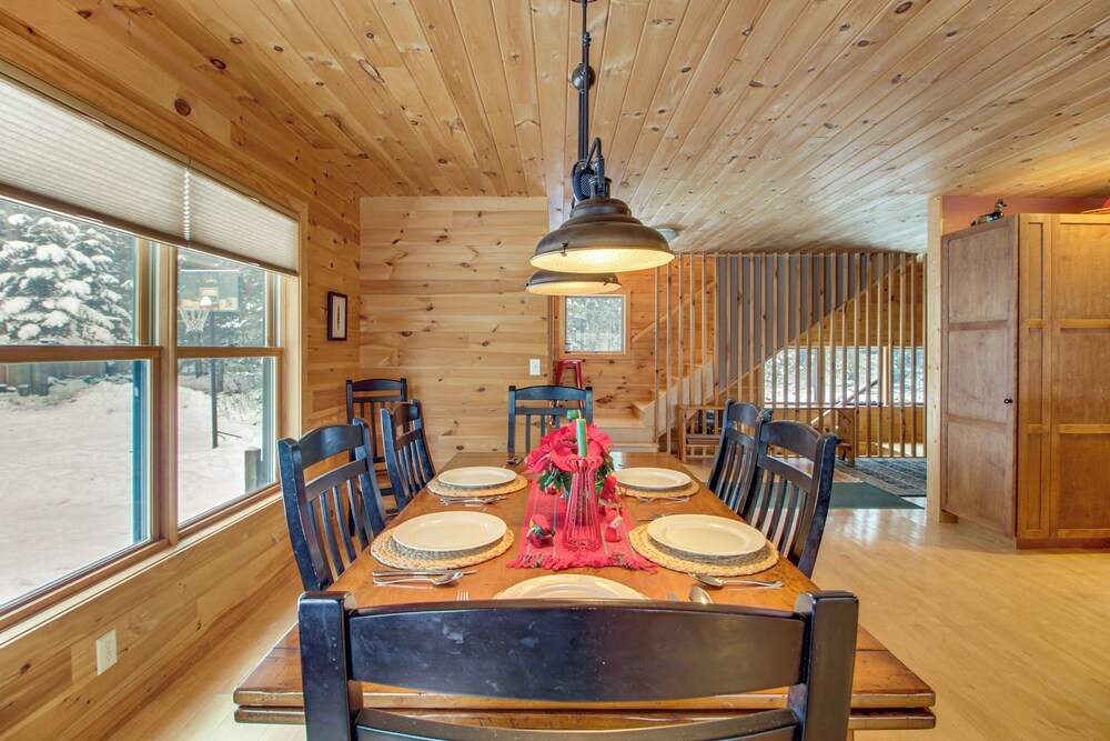 Dock & Foosball: Esquagama Lake Family Cabin