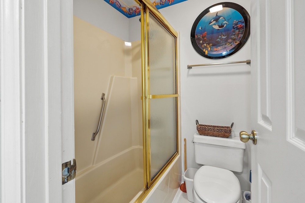 Tilghman Lakes D4 2 Bedroom Condo by RedAwning view 4