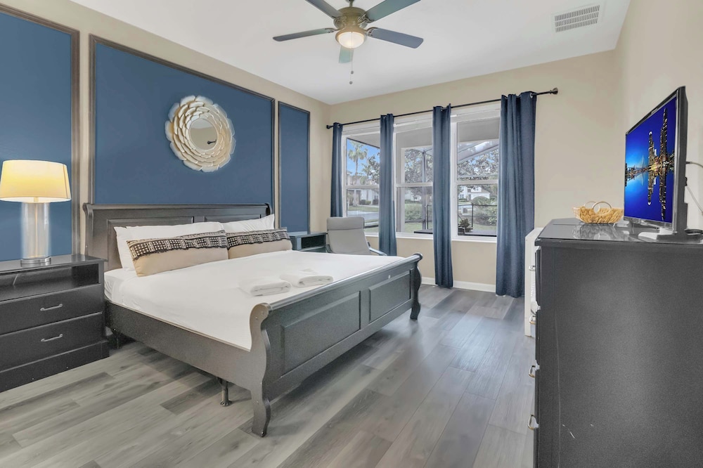 Disney Retreat w/ Wizard & Galaxy Rooms
