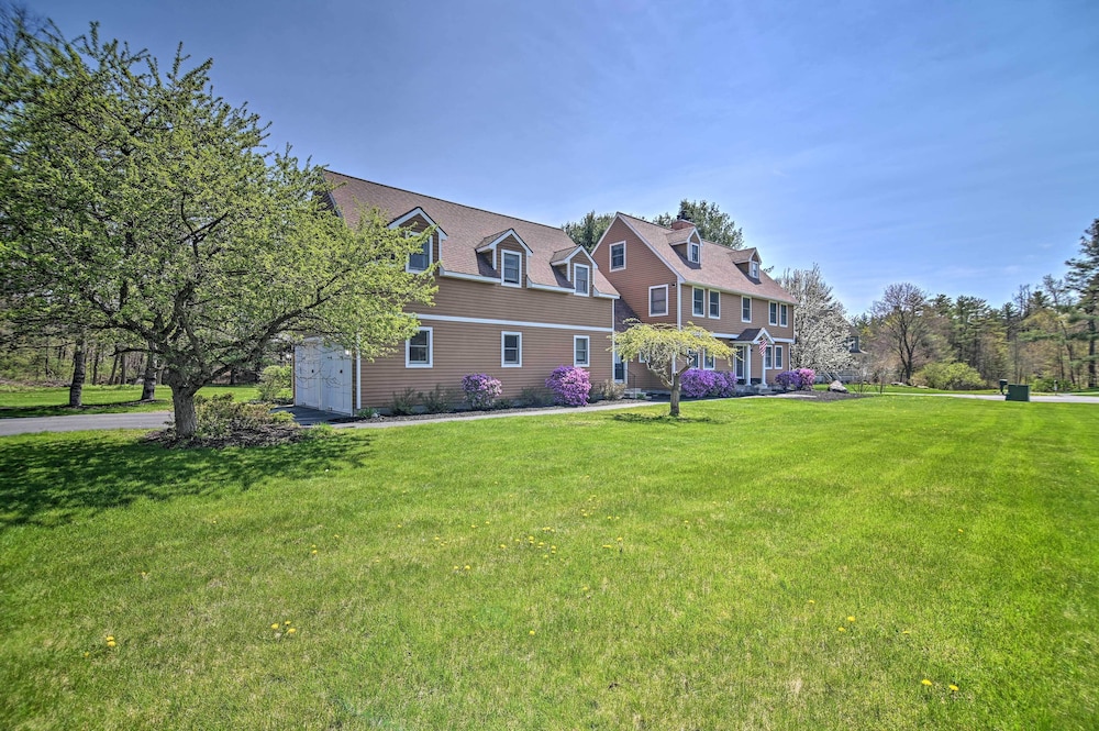 Stylish Studio w/ Fireplace ~ 3 Mi From Dtwn! view 4