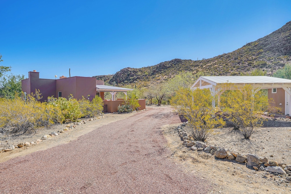1 Mi to Saguaro NP: Charming Tucson Casita