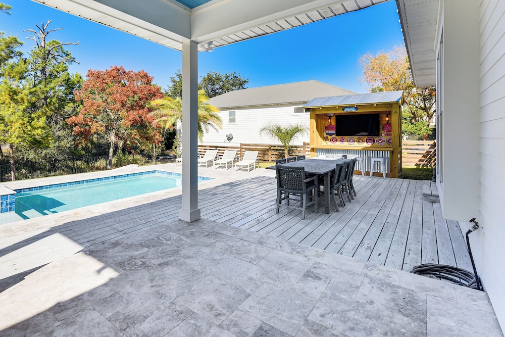 Tranquility & Nearby Beach Access: Private Oasis