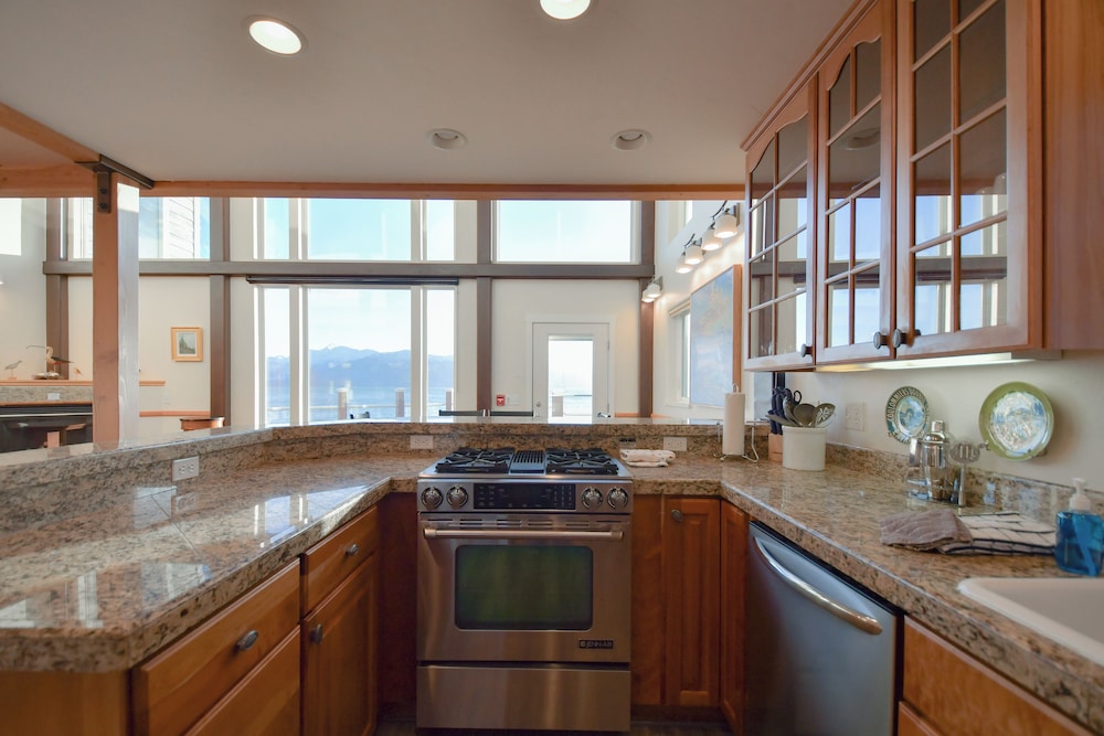 Lakeshore Lodges