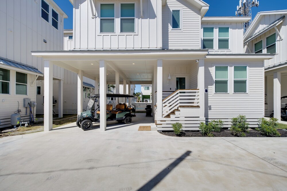 1 Mi to Beach: Home w/ Pool Access in Port Aransas