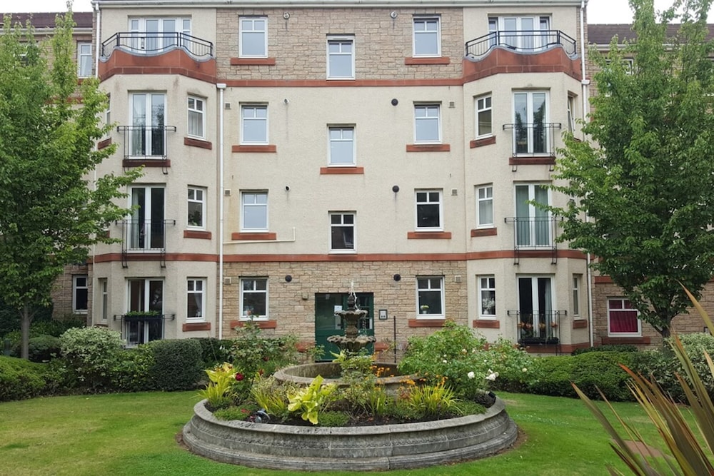 Peaceful 2 Bedroom Home with Parking