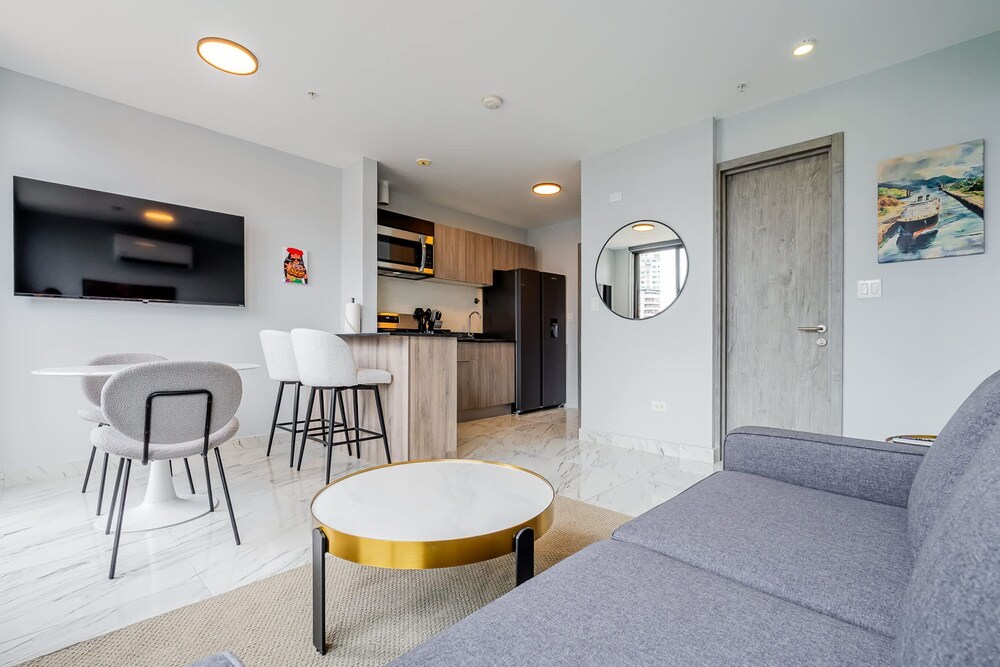 w Situated 1BR w Beautiful View in Calle 50