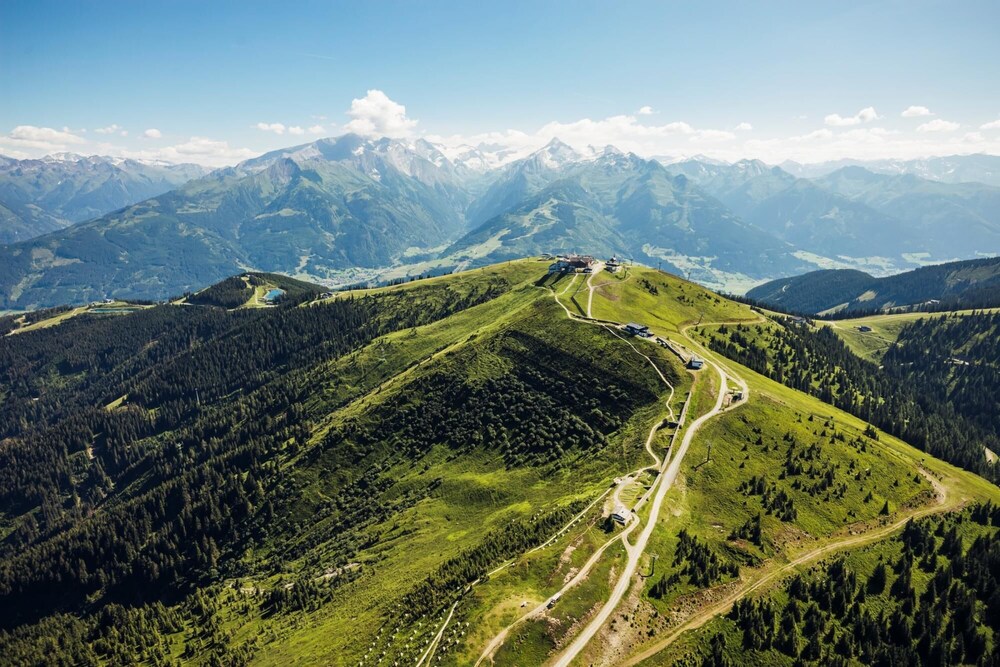 Superb Alpine Lodges Zell am See 6-8pax