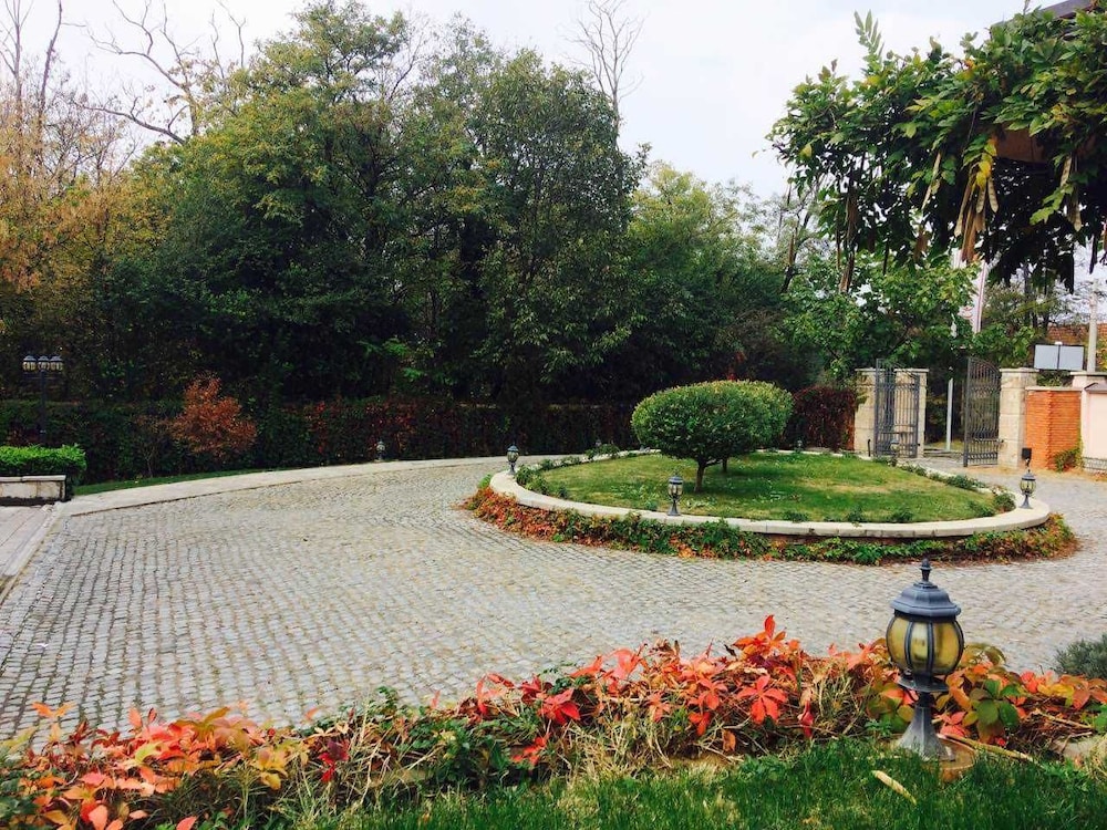 Belgrade Hills Villa and Suites
