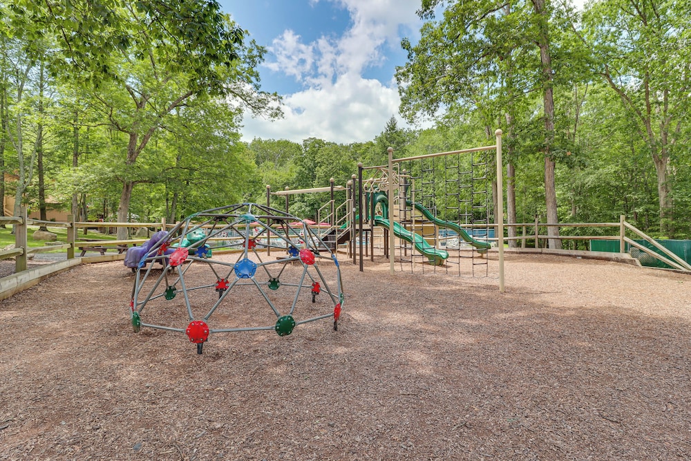 Pool + Lake Access, Yard: Poconos Family Getaway