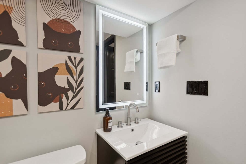 Charming 2BR Townhouse Condo in Heart of DC