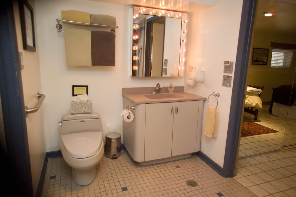 Ray's Bucktown Bed and Breakfast 31
