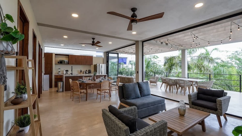 Luxury Penthouse w Private Pool Stunning Views