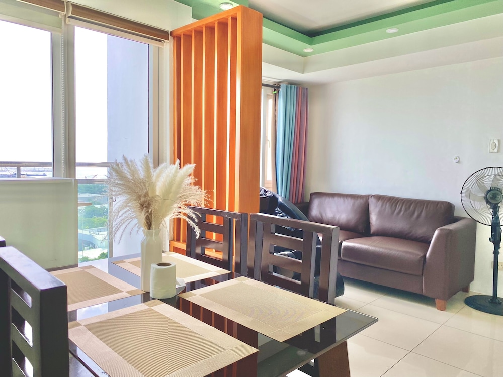 Hotel near Airport Mall of Asia PICC WTC
