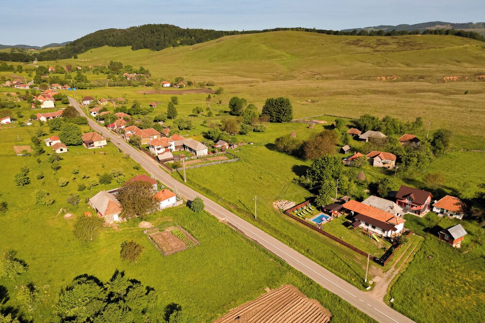 Transylvanian Home - Mountain View, BBQ & Pool