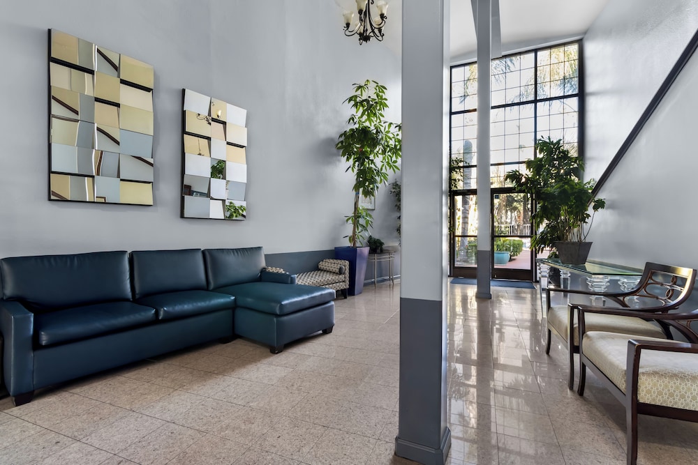 Hiltop Hotel