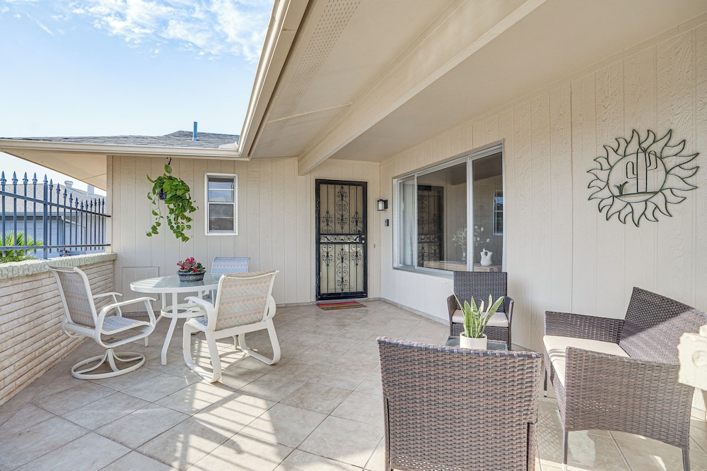 Walk to Golf Course: 55-plus Home in Sun City West