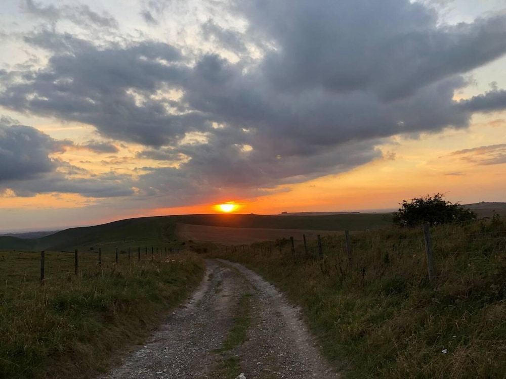 Marlborough Vacations - Perfect Cottage Hideaway in the Divine Pewsey Vale - Property Image 8