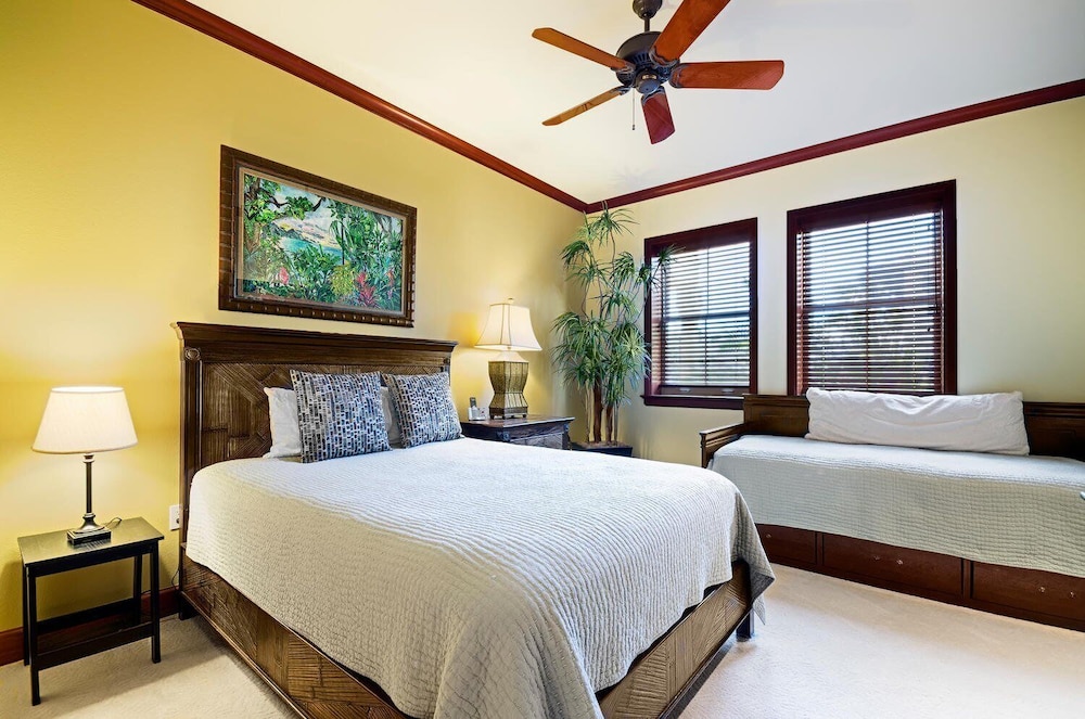 Hawaiian Unit Nearby Beaches, Restaurants, & Shopping - Vrkcv