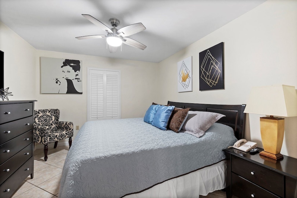 Pelican Beach 1702 1 Bedroom Condo by Pelican Beach Management view 3