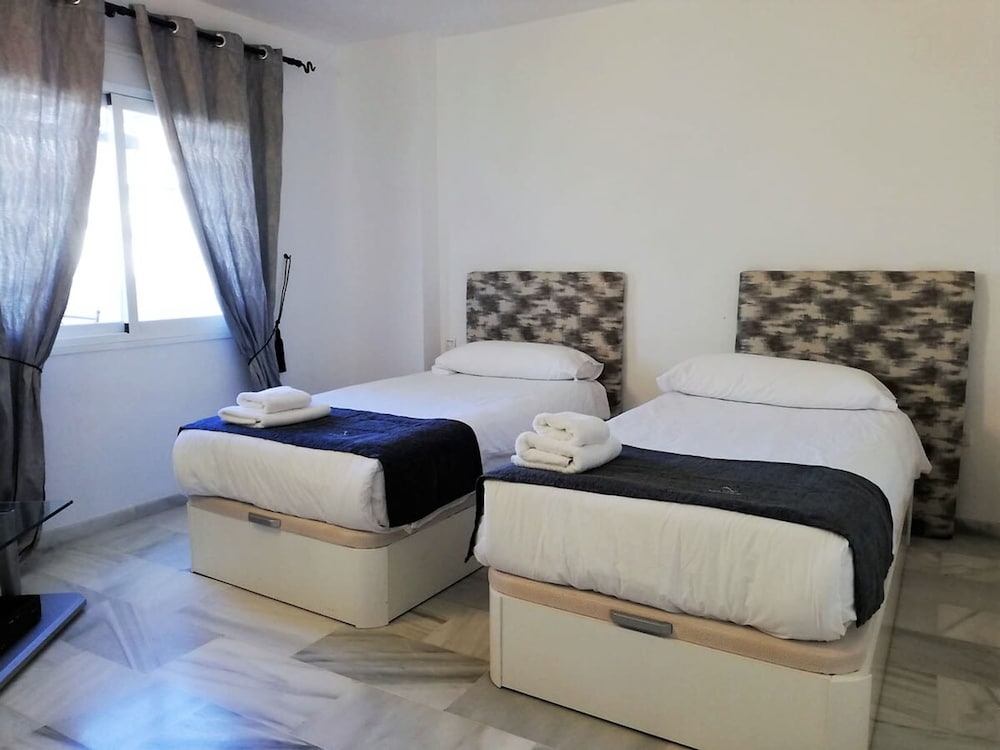 Top Floor 2 Bedroom Duplex 360 Views F-5