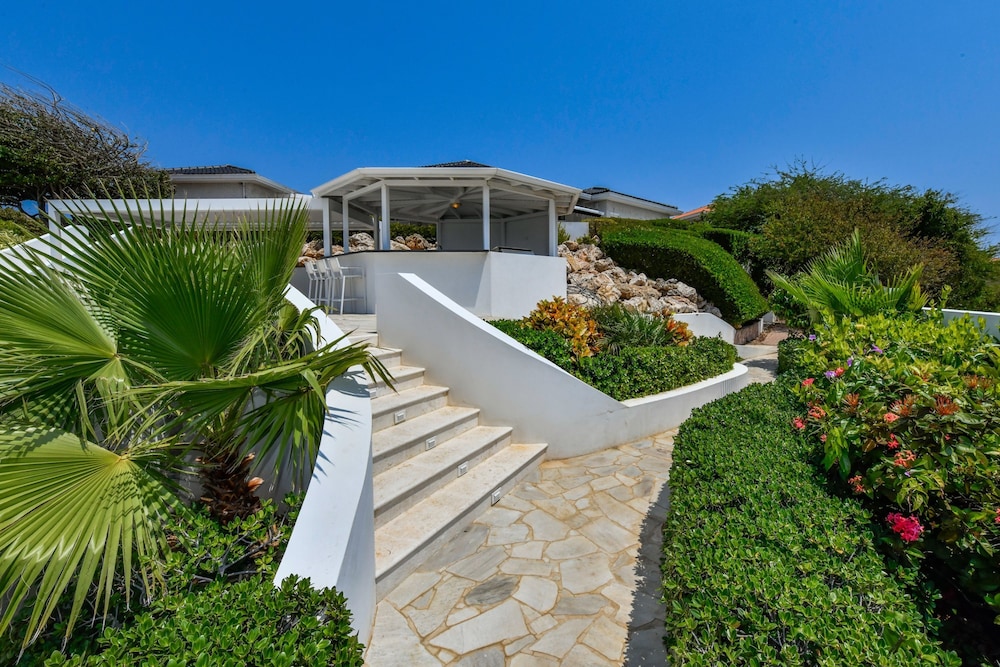 180 Ocean View 2 min to Beach Jacuzzi