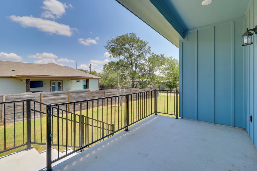 Quiet Hill Country Home: 1 Mi to Lake LBJ Access!