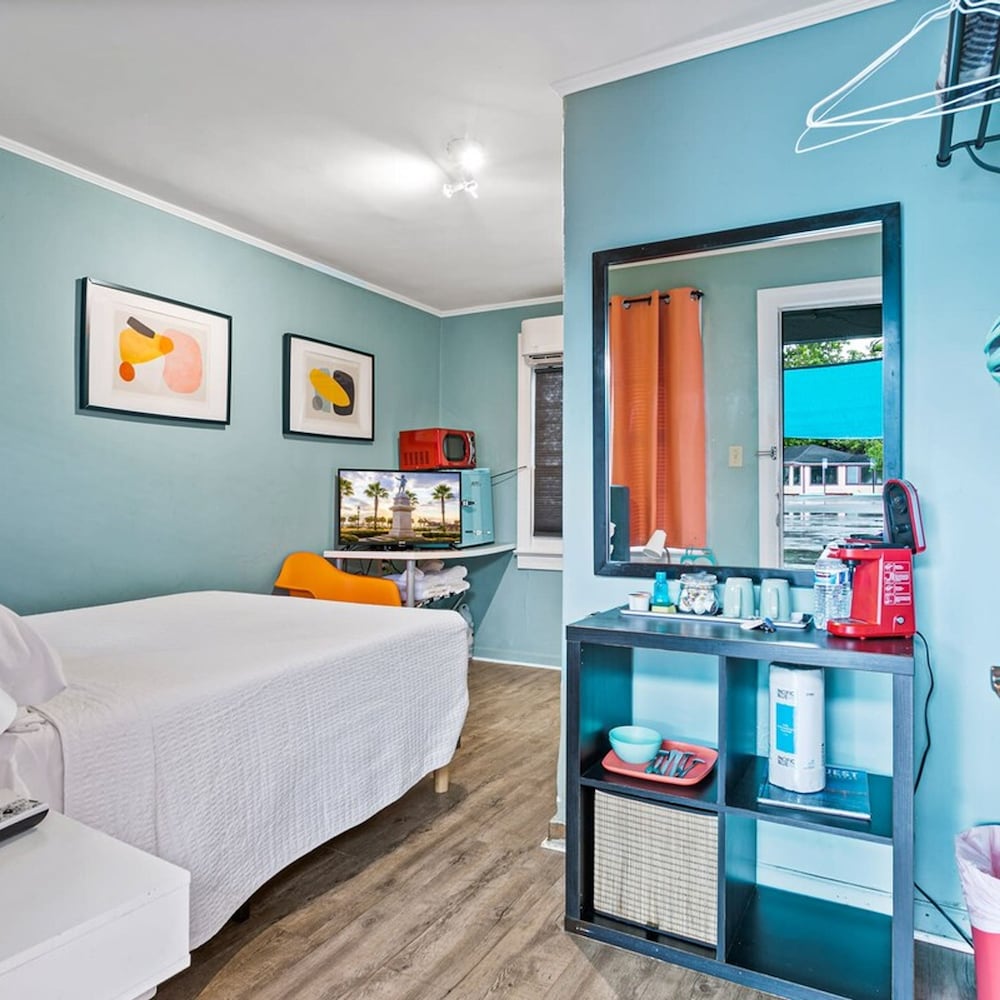 Travel Back to the 50s Renovated Motel Gem view 2