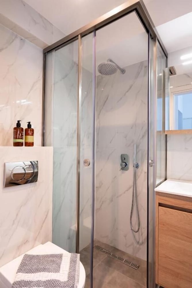 Velvet Luxury Studios in the City Center by BiNobi!