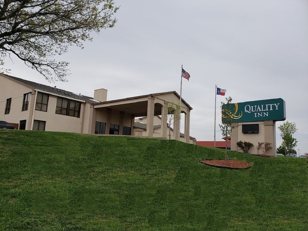 Hotel Quality Inn West Medical Center - Image 1