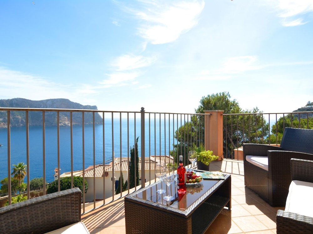 Villa With Incredible sea Views and Pool Sleeps 7