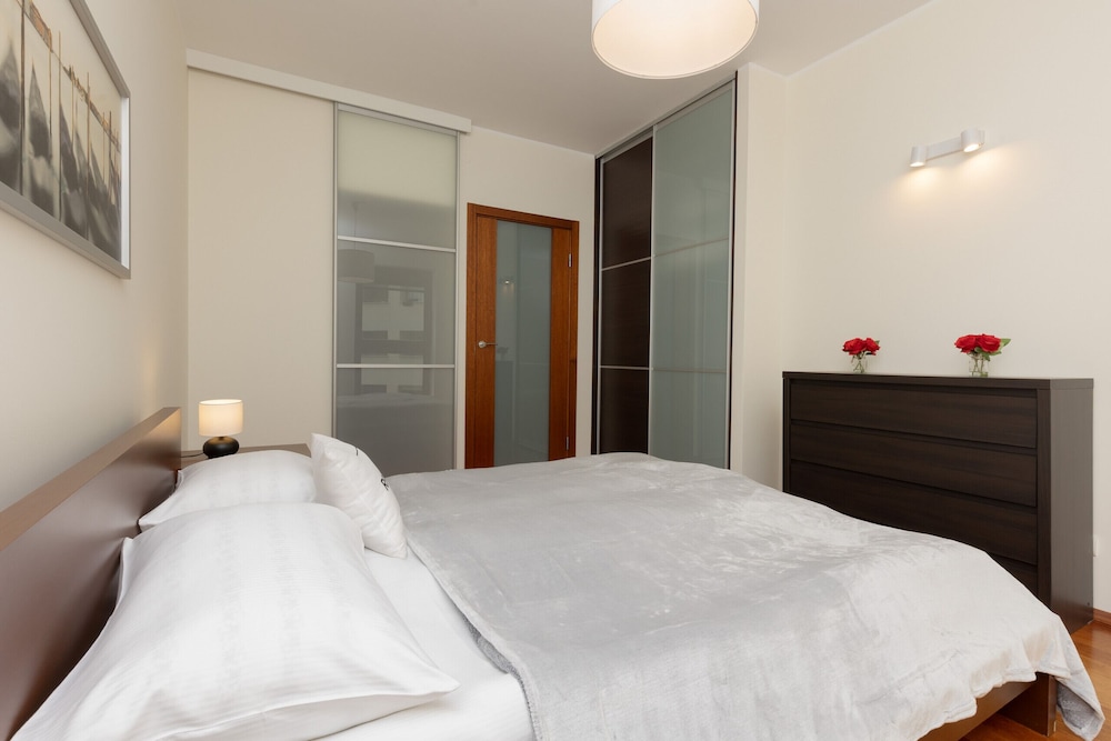 Apartment With 3 Rooms Bemowo by Renters view 4