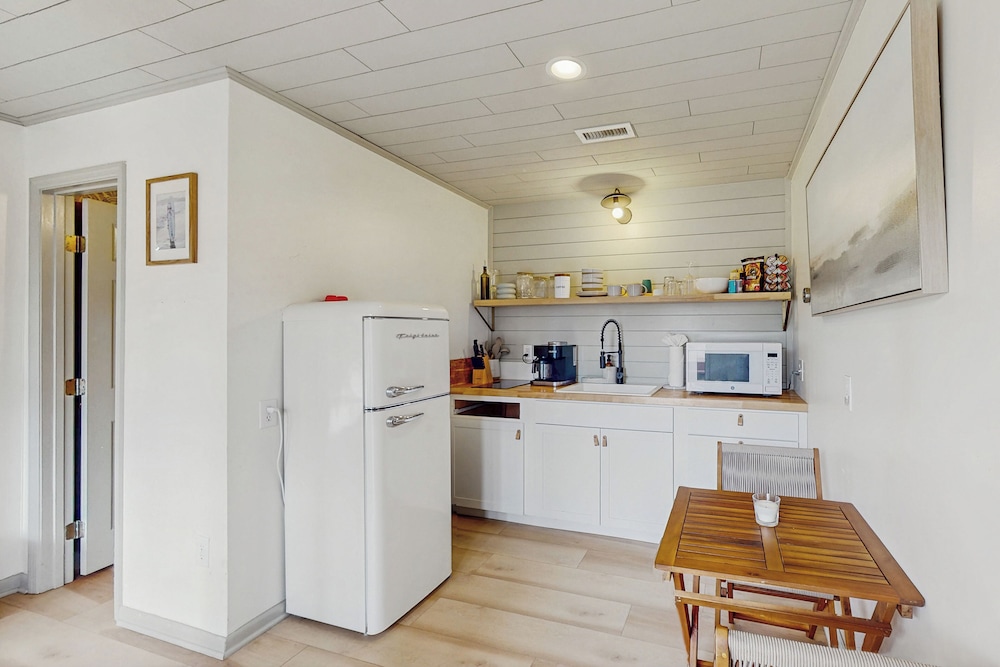 Entire House - Serenity in Surf City