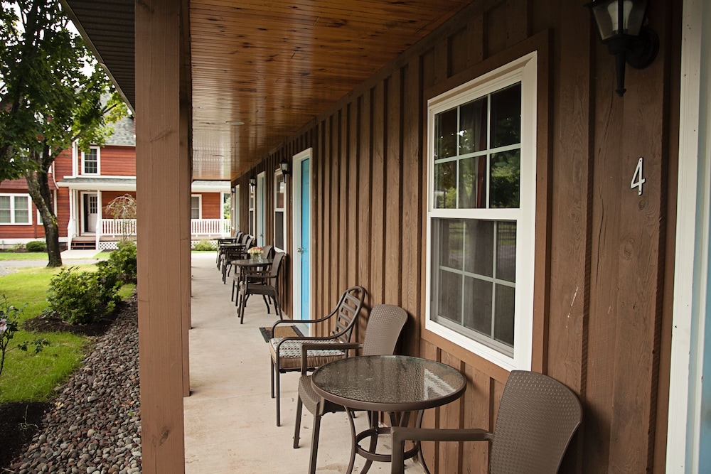 Blue Hill Lodge