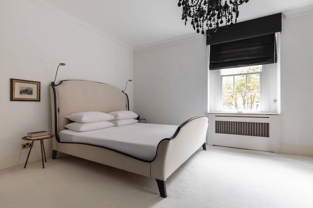 Fitzjames-avenue IV by Onefinestay