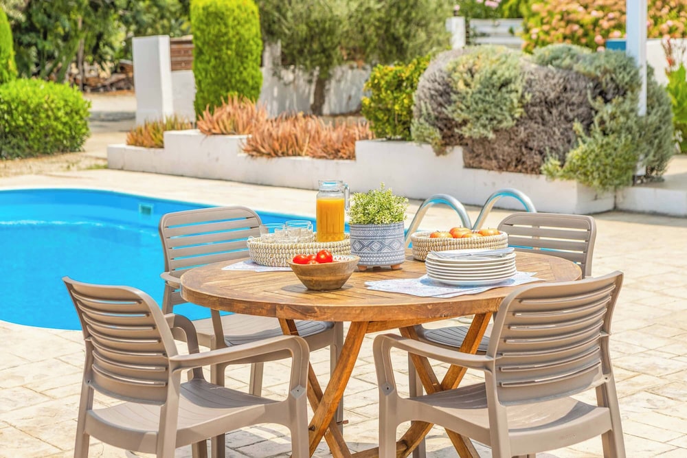 Villa Akti