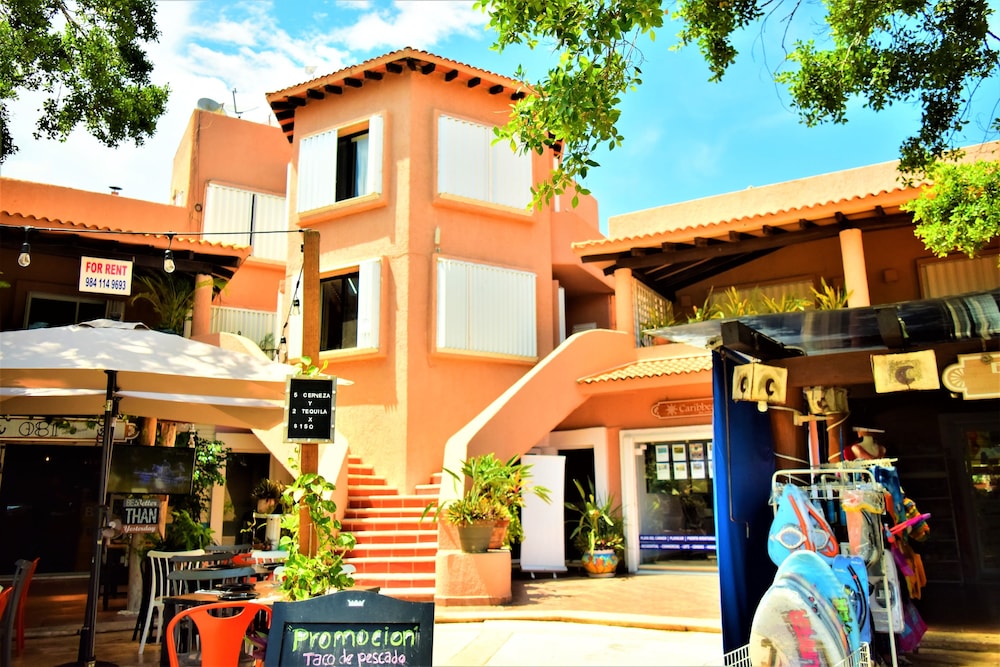 Hotel Happy Smile by the Dolphins - Image 1