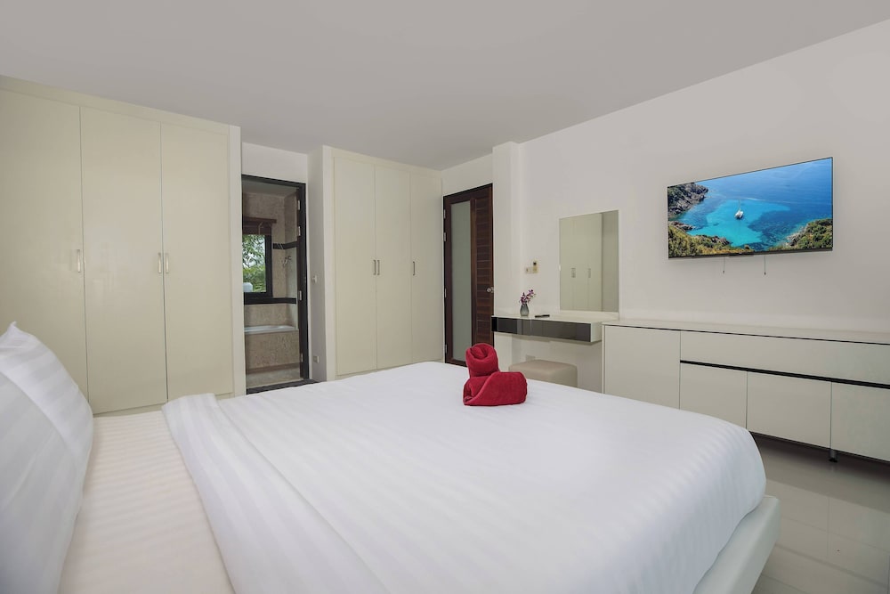Designer 3BR Villa Silver Pool in Kamala