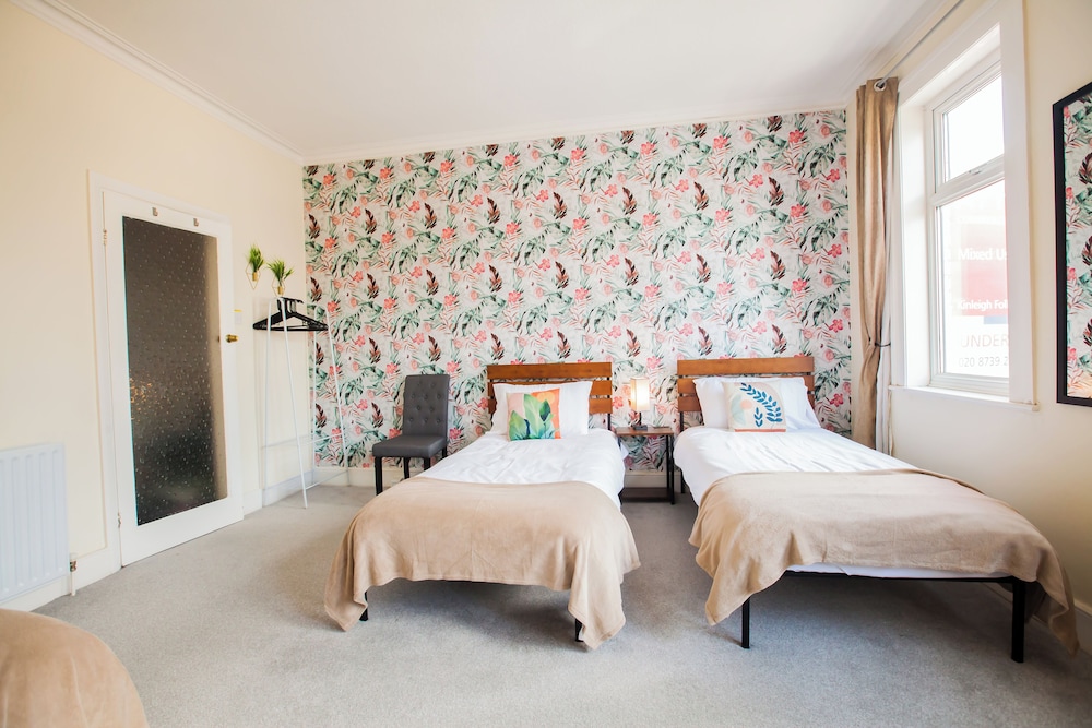 Comfy Kingston Central Garden House & Free Parking view 5