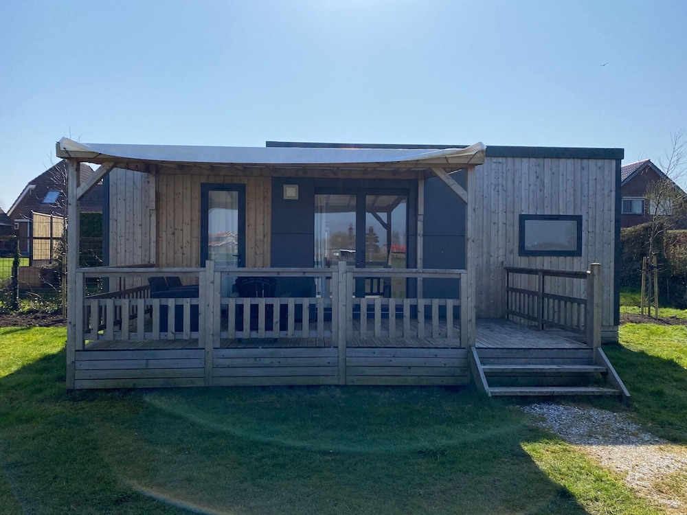 Modern 6-person Chalet in the Frisian Countryside, 3 Bedrooms and Wifi view 4