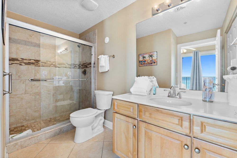 Twin Palms by Book That Condo
