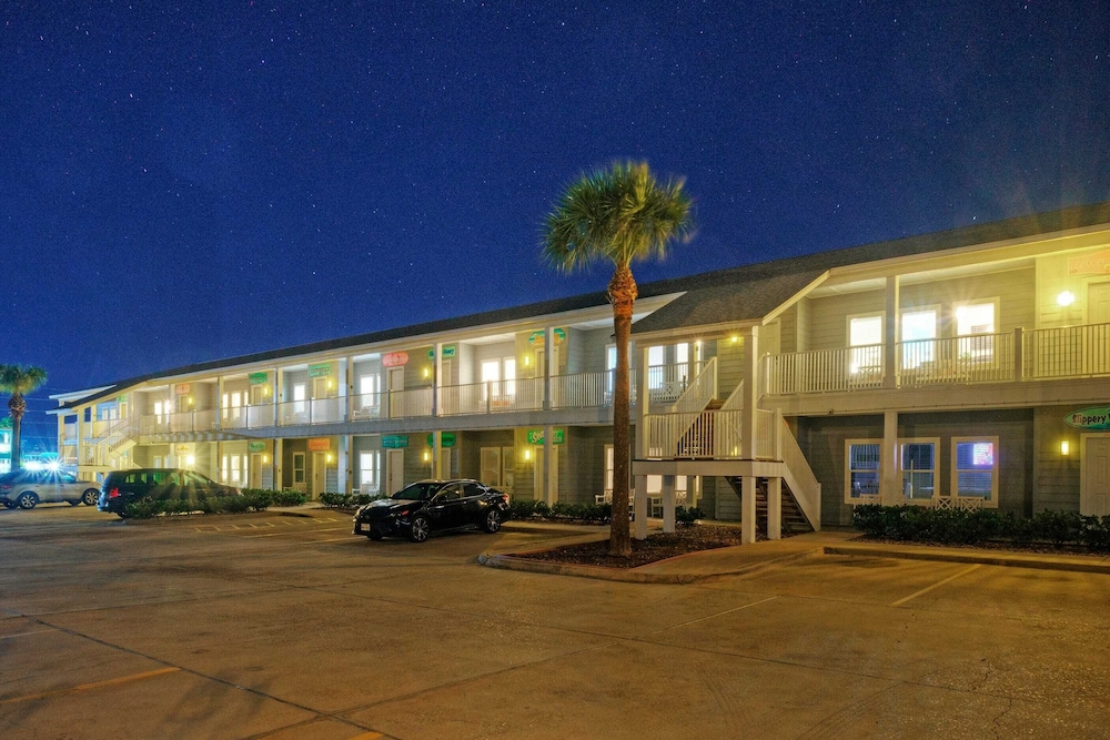 2 Coasta Bahia Condos Mins to the Beach + Pool & Golf Cart Zone
