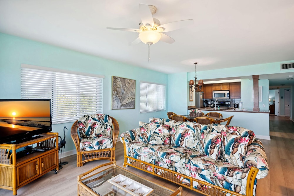 Land's End 11-307 Beach Front - Premier