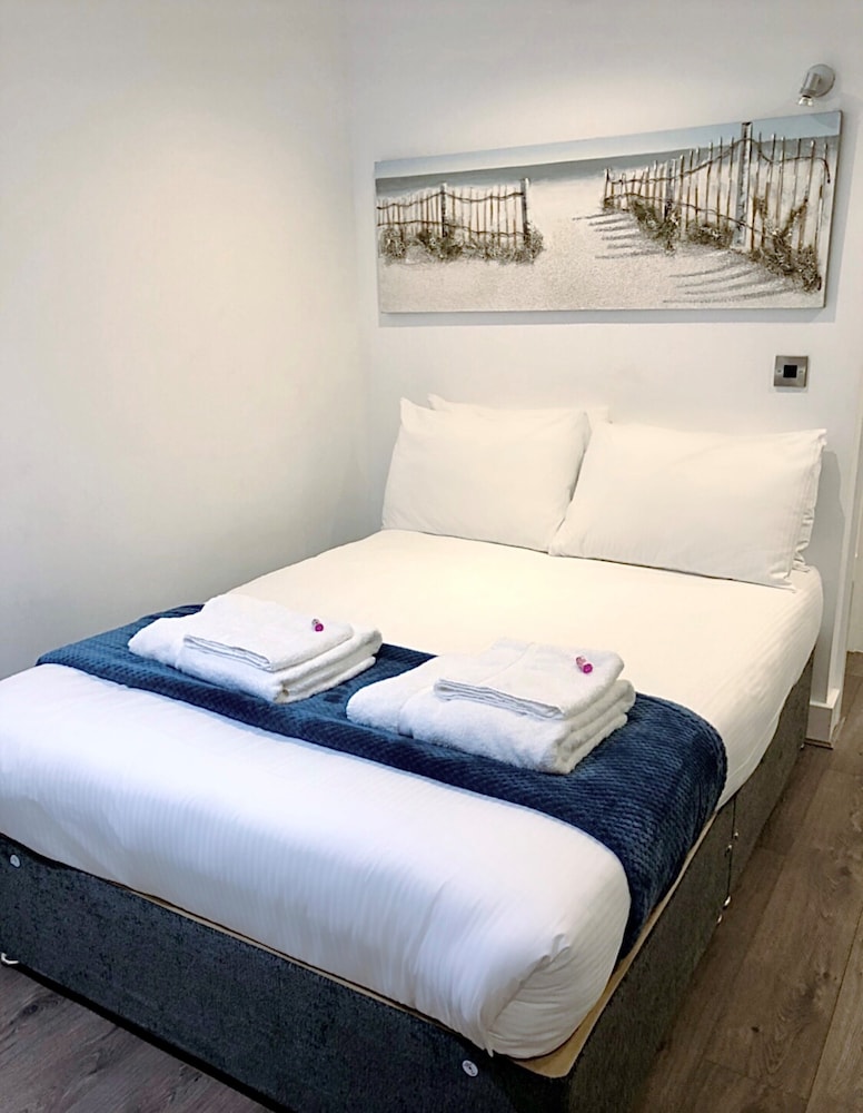 Fox House, Studio Apartments