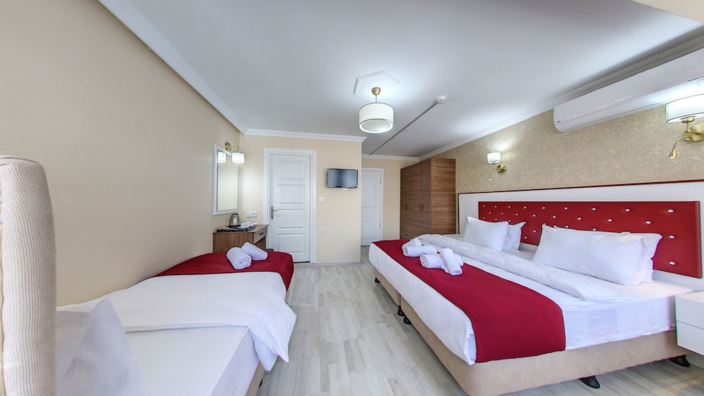 Cihangir Palace - Image 13