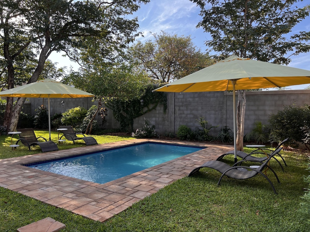 Victoria Falls Estate Villa - 2274
