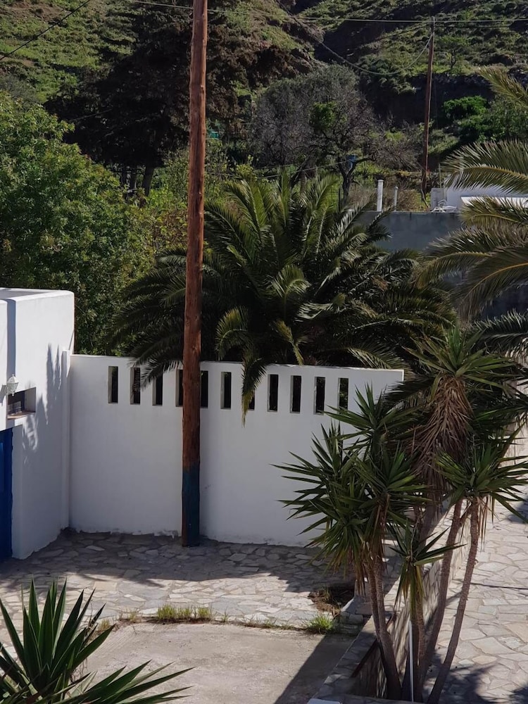 Karabo Hotel